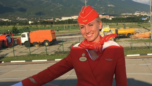 مضيفة طيران روسية تتصدر عناوين وسائل الإعلام الأجنبية .. ماذا فعلت ؟؟