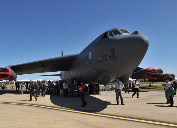 الولايات المتحدة تعلن إرسال قاذفات بي 52 إلى منطقة الخليج لردع إيران عن القيام بأي هجوم محتمل ضد القوات الأميركية في الشرق الأوسط