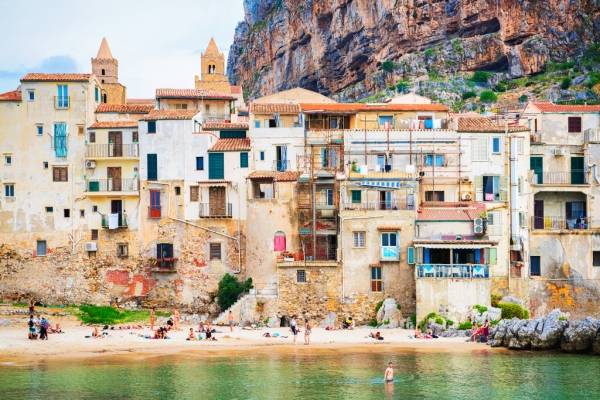 بلدة إيطالية تطرح على الإنترنت 500 منزل للبيع مقابل يورو واحد