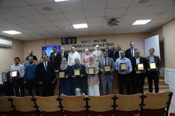 أقامت جامعة العلوم التطبيقية الخاصة حفل تكريم لثلة من أعضاء الهيئة التدريسية المميزين بحثيا تقديرا لجهودهم .