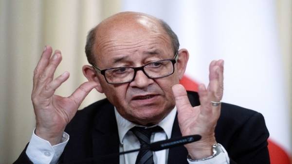 لودريان: ترامب حطم أسس العلاقات الدولية