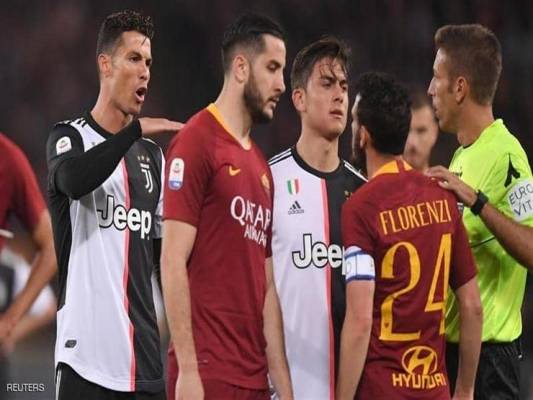 إشارة مهينة من رونالدو إلى قائد روما.. وعاصفة انتقادات