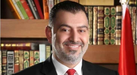 وزير العمل : يخاطب الأردنيين عبر صفحته الشخصية