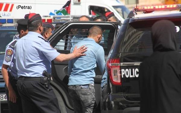 بالصور ...القبض على مطلوب خطير جدا خلال مداهمة أمنية في الخالدية