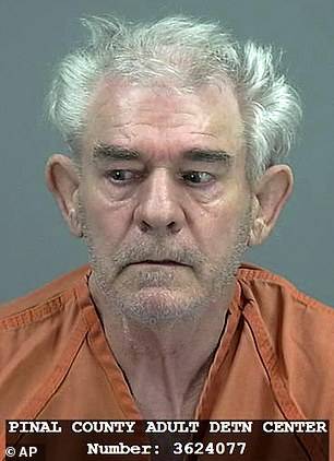 شاهدوا قاد سيارته عبر 3 ولايات برفقة زوجته “المتوفاة”!