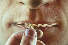 قناة المملكة تحذر العاملين فيها : لا تفتحوا أفواهكم