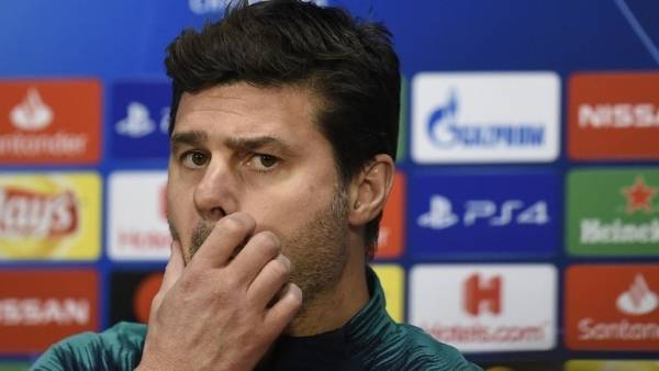 اليويفا يعاقب توتنهام ومدربه قبيل مواجهة ليفربول في نهائي دوري الأبطال