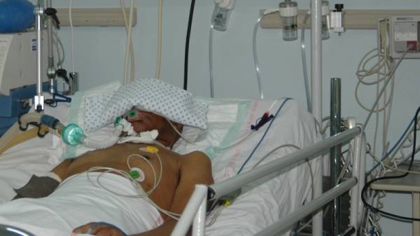 ممرض طوارئ يطعن شقيقيه في مستشفى الأمير حسين ..