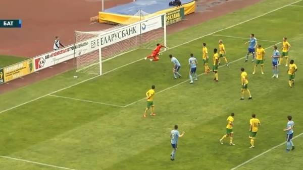 شاهد.. هدف رائع بعد ضربة ركنية ملعوبة