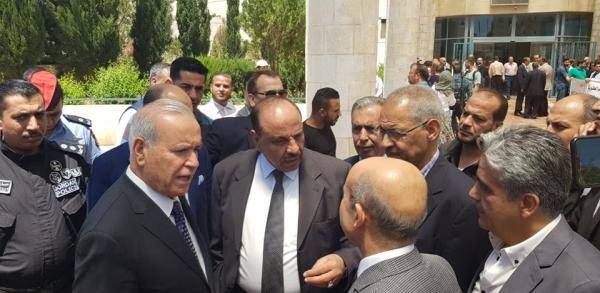 عندما يرتدي الوزير سلامه حماد الثوب الابيض !!