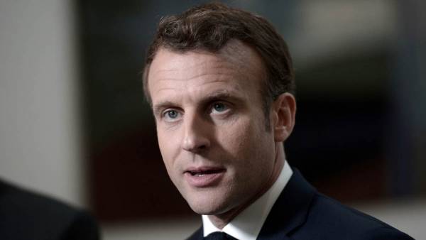 ماكرون يتهم أيادٍ أمريكية وروسية بالسعي لتفكيك أوروبّا