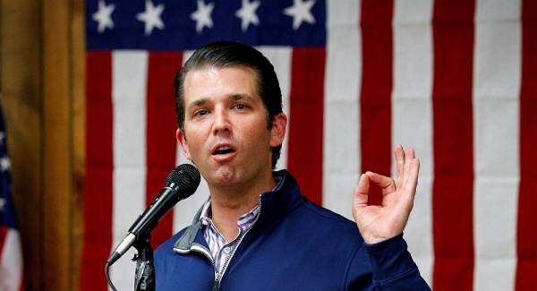 نجل ترامب يكتب كتابا حول السياسية والأحداث الجارية