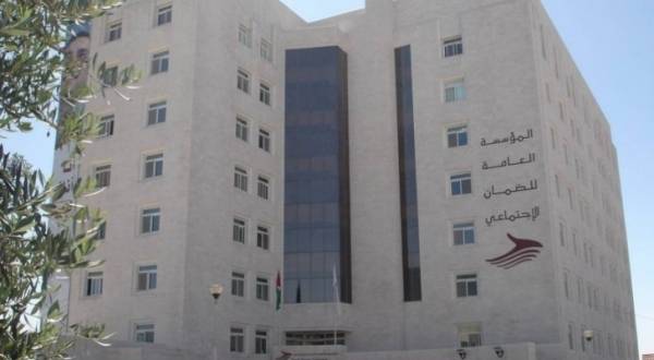 الموظف الخاضع للتقاعد والمجاز بدون راتب يشترك بالضمان