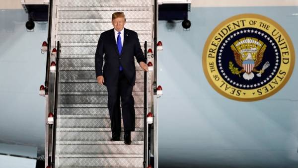 كأنك رهينة.. مسؤولون أمريكيون يتحدثون عن صعوبة الطيران مع ترامب