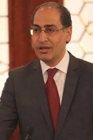 ابراهيم  سيف يكتب ..الملف الاقتصادي أم السياسي؟