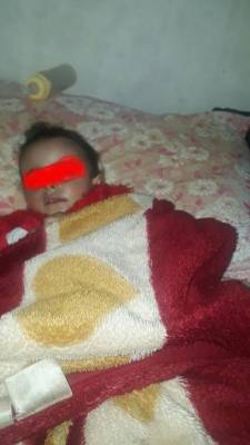 طفلة بعمر السنة والنصف بحاجة الى حليب خاص ودواء لإصابتها بمرض نادر..