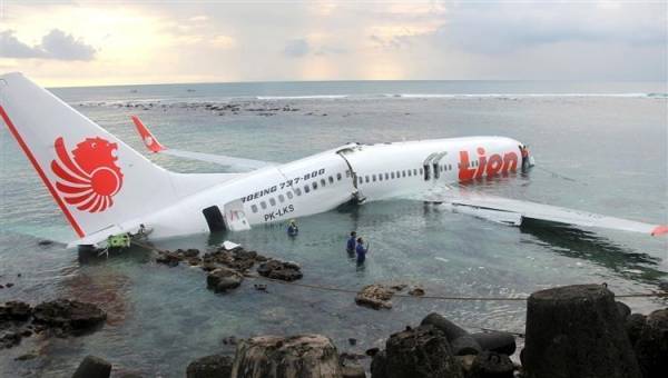 تحقيق يكشف تحذير مخيف لم يسمع له احد حول طائرة بوينغ 737 ماكس !!