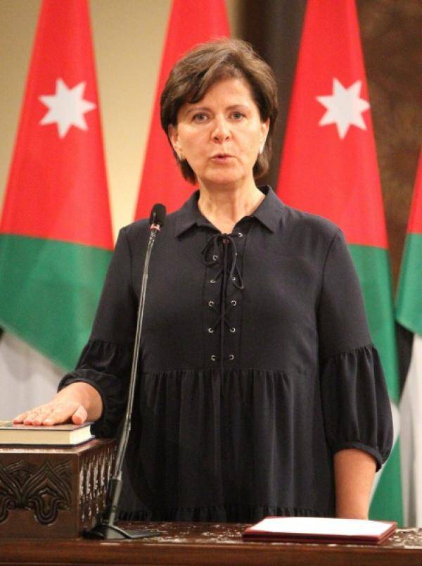 عناب تؤدي اليمين أمام الملك سفيرة في طوكيو