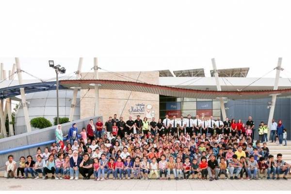 الملكية الأردنية تدعو 250 طفل يتيم إلى إفطار رمضاني بمشاركة طيارين وموظفين