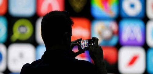 هكذا يتجسس عليك هاتف آيفون أثناء النوم