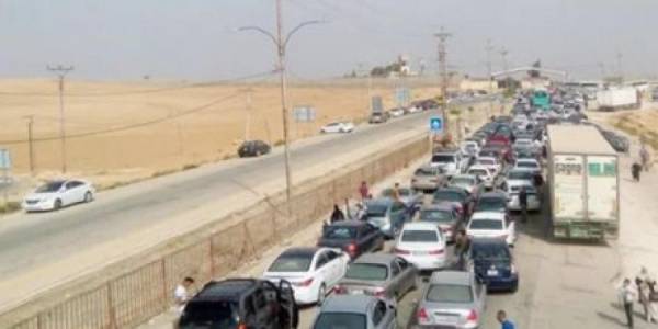 شكاوى من طول الانتظار وإجراءات التفتيش للقادمين من سورية