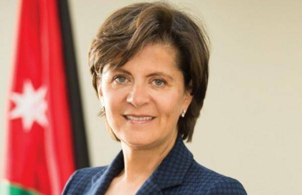 طهبوب تسأل عن مؤهلات عناب