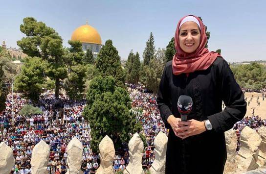 إعلامية مسيحية ترتدي الحجاب بالأقصى