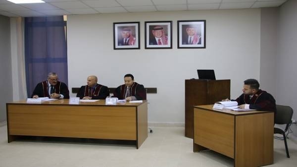 الرضا الوظيفي لدى الإعلاميات في فلسطين والمعوقات التي تواجههم في ممارسة عملهم رسالة ماجستير في جامعة الشرق الأوسط