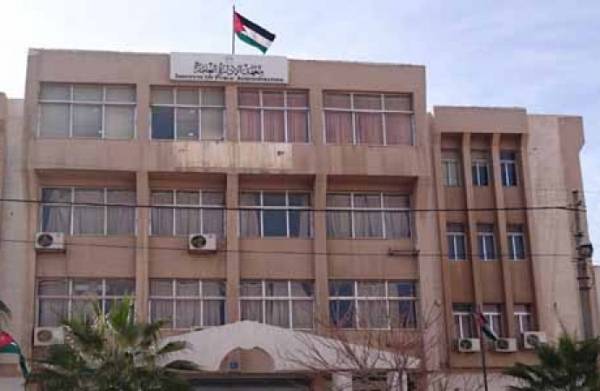 إلزام موظفي القطاع العام بالتدريب في الإدارة العامة