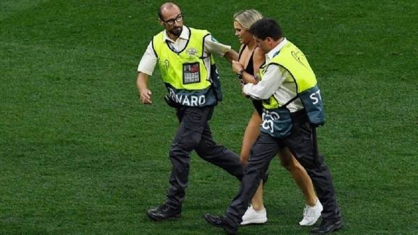 غرامات مالية بحق الحسناء التي أوقفت نهائي أبطال أوروبا