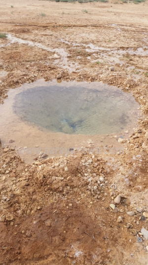 كسر بخطوط مياه الشرب تهدر المياه بمنطقة الكوم الأحمر