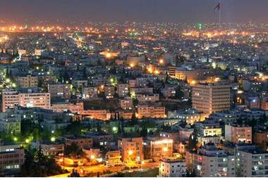 وفاة شخص وإصابة 5 آخرين في حادث سير بعمان