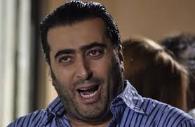 شاهد.. ماذا فعل باسم ياخور بزوجته بعد 7 محاولات سيلفي فاشلة؟!