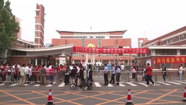 امتحان الـغاوكاو يرعب الصينيين!!