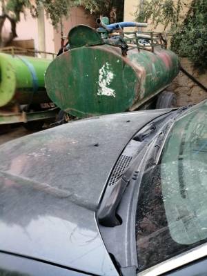 بالصور ..ضبط مواطن يعتدي على شبكة المياه لغايات بيعها بصهاريج في الكرك