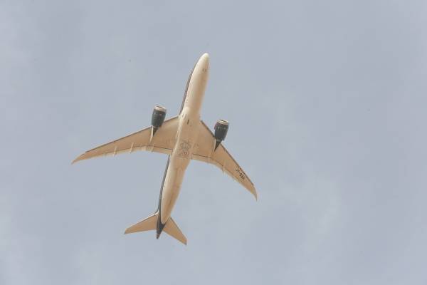 طائرة للملكية الأردنية تجوب سماء الأردن احتفاءً بعيد الجلوس الملكي