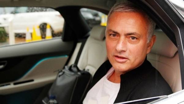 مورينيو يقترب من العودة للدوري الإنجليزي بفضل شيخ عربي