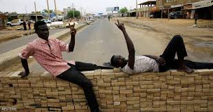 العسكري السوداني: لا انشقاقات بقوات الأمن ونعتزم فتح الشوارع