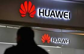 رغم القائمة السوداء.. ترامب يضع شرطا قبل التساهل مع هواوي