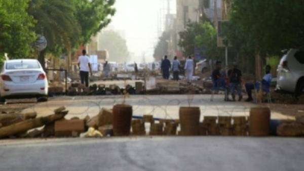 العسكري السوداني مستعد للتفاوض ويدعو لوقف العصيان المدني