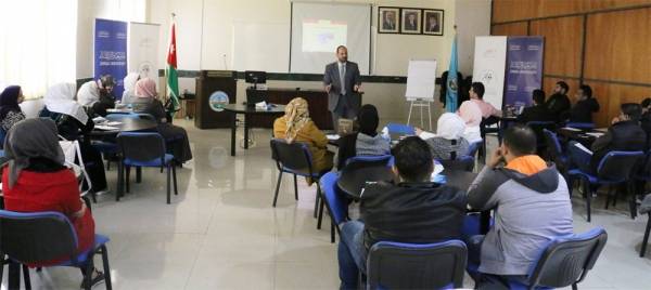 جامعة الزرقاء تقيم دورة مهارات العرض والتقديم