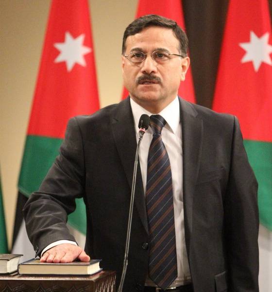 البلدوزر عزالدين كناكرية .. الرجل الأنسبّْ في الموقع الأصعبّْ