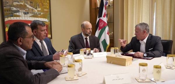 الملك يقف إلى جانب شعبه .. ويأمر بتخفيض أسعار الأدوية