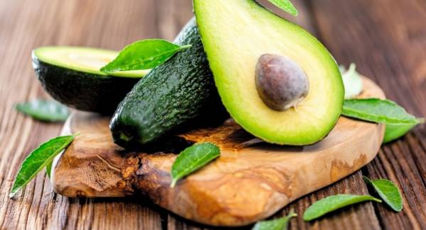 باستخدام حبة أفوكادو... لص يسرق بنكين في الكيان الصهيوني