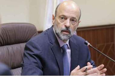 مصادر تكشف لـاخبار البلد تفاصيل لقاء الرزاز مع موظفي دائرة قاضي القضاة