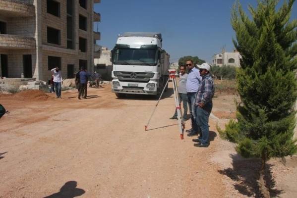 إنجاز المرحلة الرئيسة من تعبيد شوارع حي المقرئ والبدء بالمرحلة الثانية