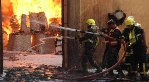 الدفاع المدني يخمد حريق اعشاب بمساحة (35) دونم