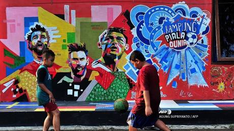 ميسي رابعا في قائمة أغلى اللاعبين بالعالم ورونالدو الـ 20، فمن هم ثلاثي الصدارة؟!