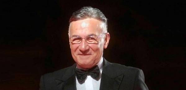 ما حقيقة وفاة الفنان عزت أبو عوف؟