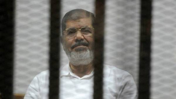 وفاة الرئيس المصري الأسبق محمد مرسي في المحكمة